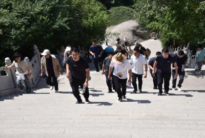 俊源控股集團(tuán)組織開展2025年嶗山團(tuán)建活動(dòng)